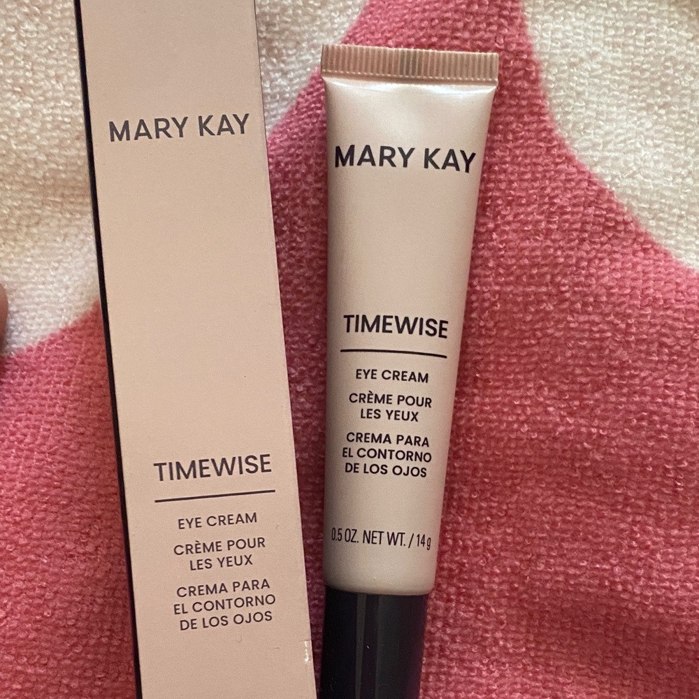 Mary Kay TimeWise Eye Cream - Soft Pink and Black
